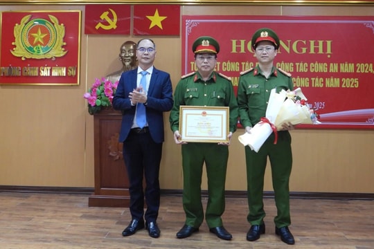 Công an TP. Đà Nẵng nhận Bằng khen vì có thành tích triệt phá tổ chức “tín dụng đen”