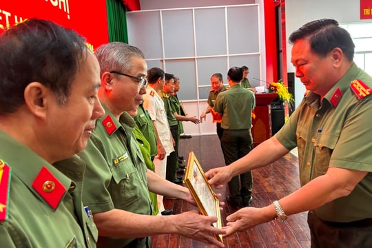 Những người lính 'về hưu' vẫn thầm lặng giúp ích cho đời!