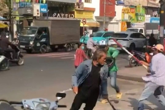 Bắt 4 người vụ hỗn chiến trước cổng bệnh viện