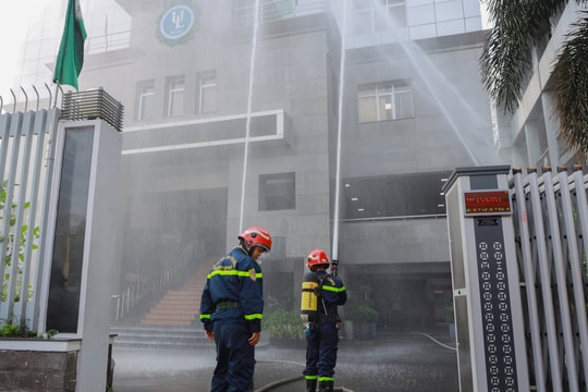 Diễn tập phương án chữa cháy, cứu nạn, cứu hộ cho sinh viên Đại học Luật TP.HCM