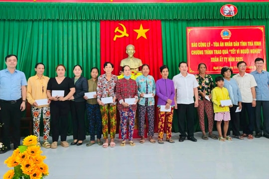 Báo Công lý trao quà “Tết vì người nghèo” tại tỉnh Trà Vinh