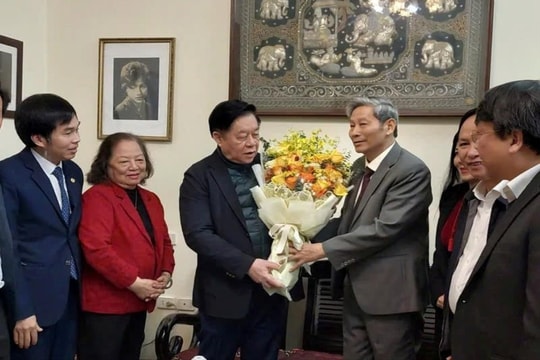 Trưởng Ban Tuyên giáo Trung ương Nguyễn Trọng Nghĩa thăm, chúc Tết nhà khoa học, văn nghệ sĩ