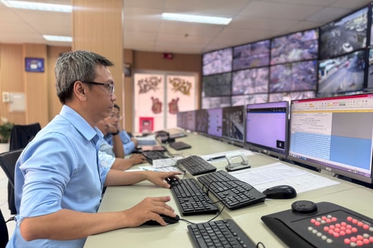 "Mục sở thị" nơi giám sát, điều khiển đèn tín hiệu giao thông ở TP.HCM