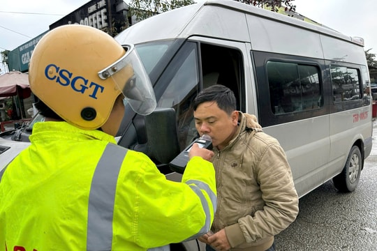 TP Huế: Công an quận Phú Xuân tổ chức tuyên truyền về TTATGT