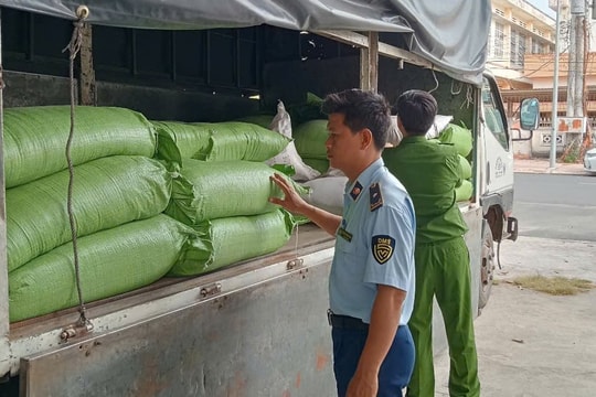 Tây Ninh: Phát hiện gần 3,5 tấn phân bón lậu đang trên đường tiêu thụ