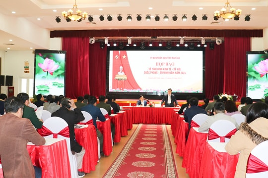 Nghệ An: Họp báo thông tin về tình hình kinh tế - xã hội năm 2024