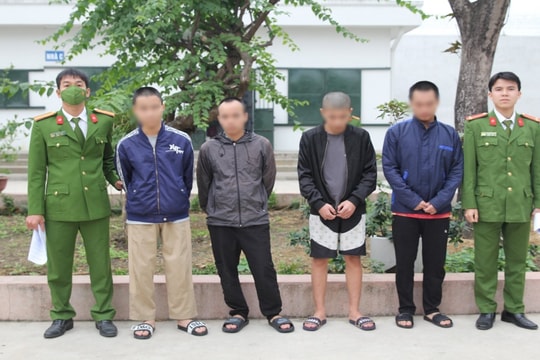 Khởi tố nhóm đối tượng cướp giật tài sản của người đi đường