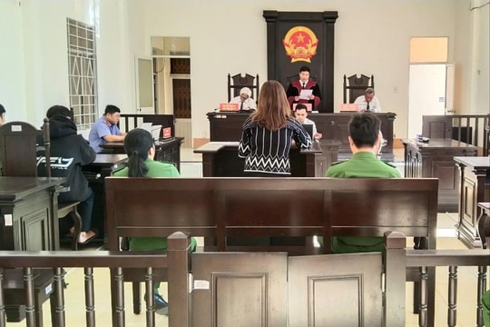 Lĩnh án tù vì gây rối trật tự công cộng