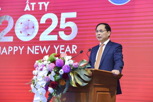 Phó Thủ tướng Bùi Thanh Sơn: Báo chí chung tay kể "câu chuyện Việt Nam" đẹp và đáng tự hào