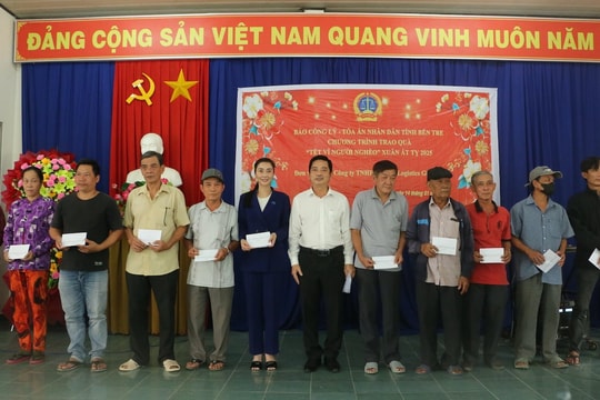 Báo Công lý chung tay chăm lo Tết cho người nghèo tại Bến Tre