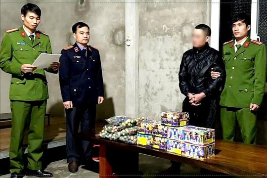 Khởi tố đối tượng cất hộ pháo nổ cho bạn