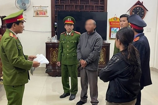 Giám đốc doanh nghiệp nhận làm sổ đỏ giúp rồi đem bán