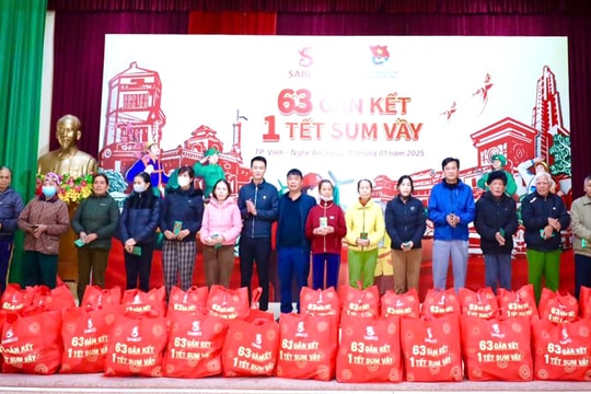 Ấm áp chương trình “63 gắn kết - 1 Tết sum vầy”