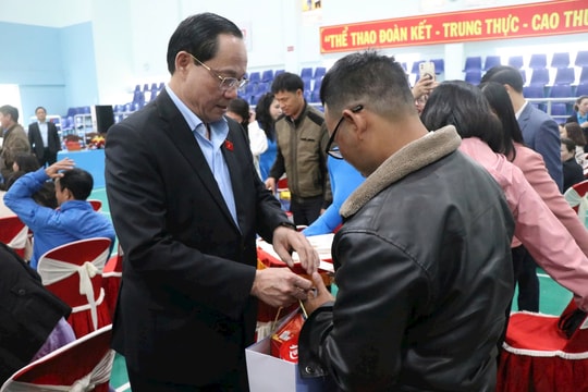 Phó Chủ tịch Quốc hội Trần Quang Phương thăm, tặng quà Tết tại Kon Tum