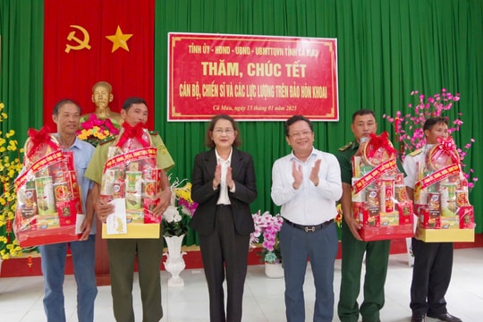 Lãnh đạo tỉnh Cà Mau thăm, chúc Tết cán bộ, chiến sĩ Đồn Biên phòng Hòn Khoai, Rạch Gốc