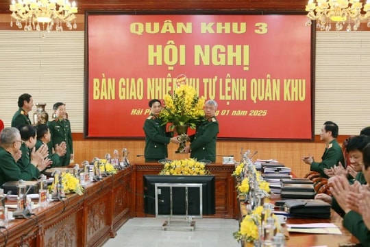 Bàn giao nhiệm vụ Tư lệnh Quân khu 3