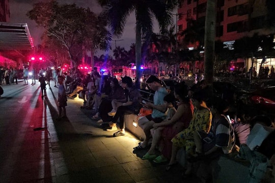 Cháy chung cư ở TP.HCM, hàng trăm người hoảng loạn tháo chạy