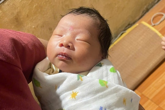 Tìm người thân của bé gái sơ sinh bị bỏ rơi ở TP.HCM