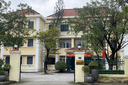 Nhiều doanh nghiệp ở TP Huế bức xúc vì khó khăn khi cấp lại giấy phép kinh doanh