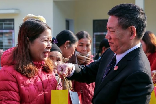 Phó Thủ tướng Hồ Đức Phớc thăm, tặng quà Tết tại Bắc Kạn