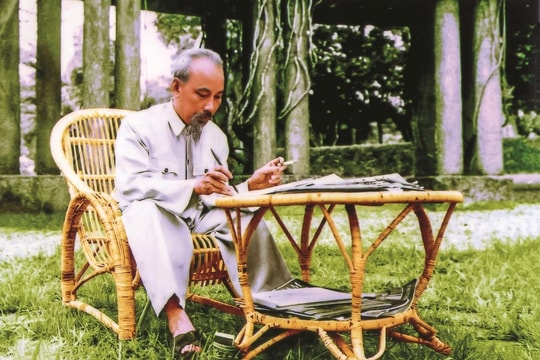 Tư tưởng Hồ Chí Minh về dựng nước và giữ nước