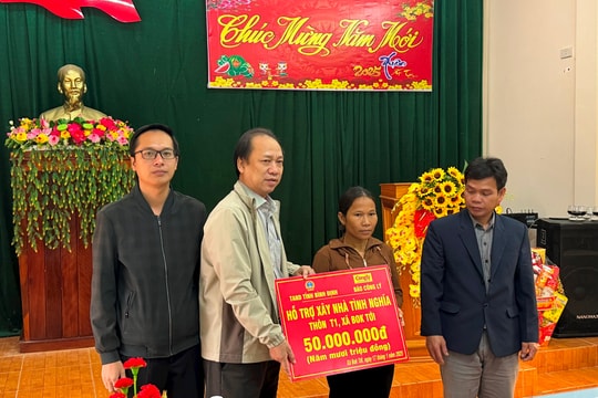 TAND tỉnh Bình Định thăm và tặng quà nhân dịp Tết Nguyên đán Ất Tỵ