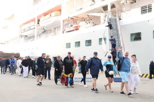 Quảng Ninh đón 2 tàu biển quốc tế