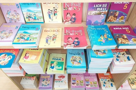 Bộ trưởng Bộ GD&ĐT trả lời cử tri về vấn đề sách giáo khoa