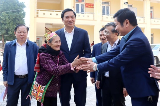 Chủ tịch HĐND tỉnh Nghệ An chúc Tết cán bộ, nhân dân huyện Quỳ Châu