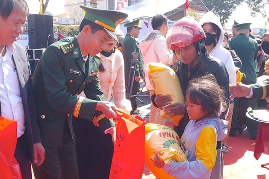 Xuân Biên phòng ấm lòng dân bản