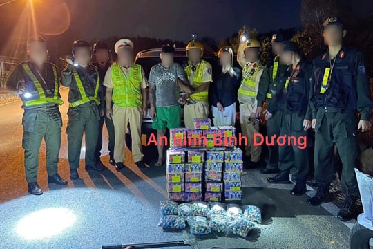 Phát hiện 81 kg pháo hoa nổ và dao tự chế trên xe ô tô