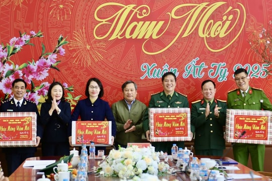 Lãnh đạo Quảng Ninh thăm, chúc Tết quân và dân trên tuyến biên giới tỉnh