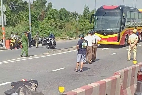 Điều tra vụ người đàn ông tử vong trên cầu Phú Hữu