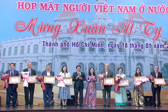 Gặp mặt người Việt Nam ở nước ngoài tại TP.HCM