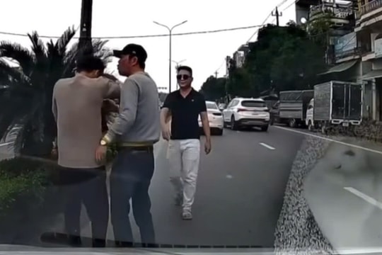 Tài xế xe hơi vượt ẩu còn hung hăng đánh người