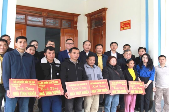 Lễ bàn giao nhà Đại đoàn kết cho người dân huyện Quỳ Châu