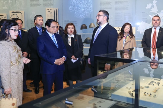 Thủ tướng thăm Bảo tàng Quốc gia - biểu tượng văn hóa và lịch sử của Czech