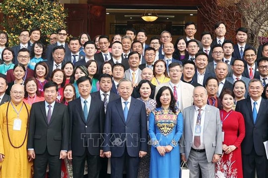 Tổng Bí thư Tô Lâm tiếp đoàn kiều bào tiêu biểu tham dự Chương trình 'Xuân Quê hương 2025'