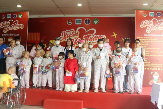 “Xuân yêu thương” đến với những bệnh nhân ung thư
