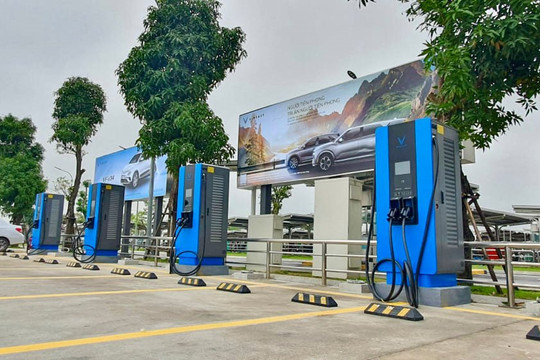 Đề xuất áp biểu giá điện riêng cho trạm, trụ sạc xe điện