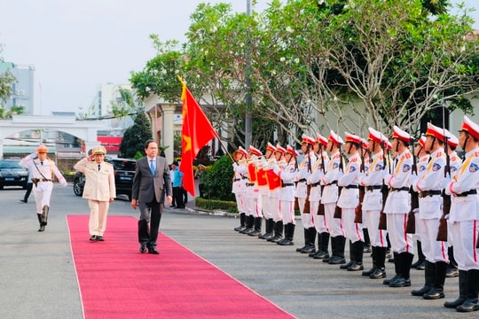Chủ tịch Quốc hội Trần Thanh Mẫn thăm và chúc Tết Công an TP Cần Thơ