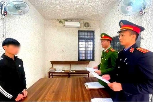 Xông vào nhà cướp điện thoại của bé gái 4 tuổi