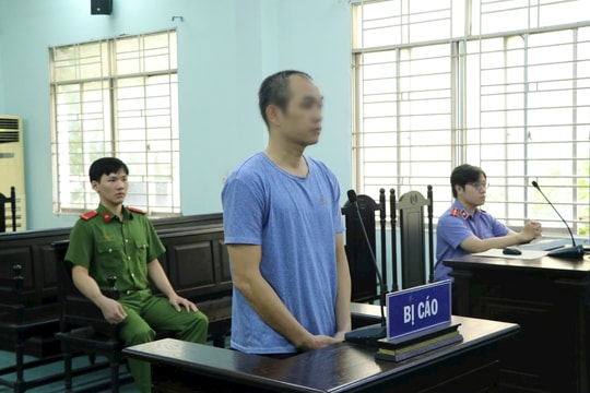 Đánh liên tiếp một phụ nữ sau va chạm giao thông