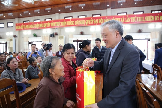 Phó Thủ tướng Thường trực Nguyễn Hòa Bình: Bảo đảm người người có Tết, nhà nhà có Tết