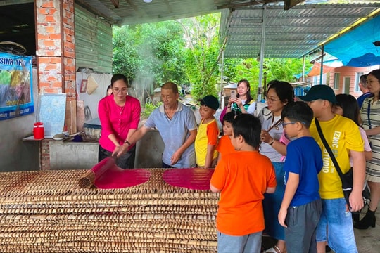 Lò hủ tiếu giữ lửa nghề hơn 40 năm tại Cần Thơ