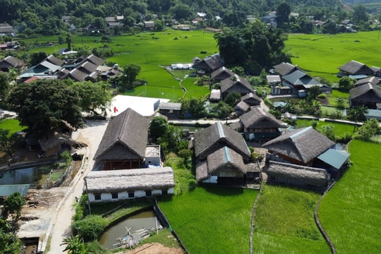 Ngôi làng cổ người Tày nhận giải thưởng Du lịch Asean