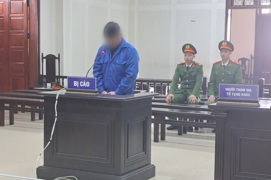 Dùng kéo đâm người trọng thương vì mâu thuẫn sinh hoạt