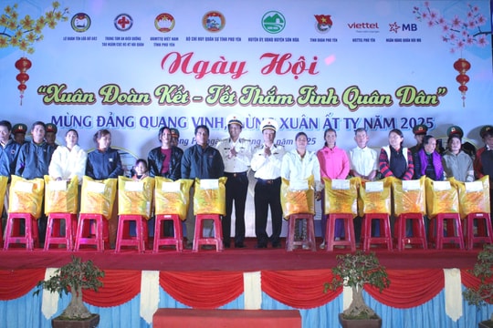 Ngày hội 'Xuân đoàn kết - Tết thắm tình quân dân' trên vùng cao