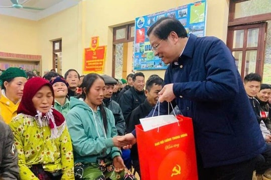 Trưởng Ban Nội chính Trung ương thăm và tặng quà Tết tại Hà Giang