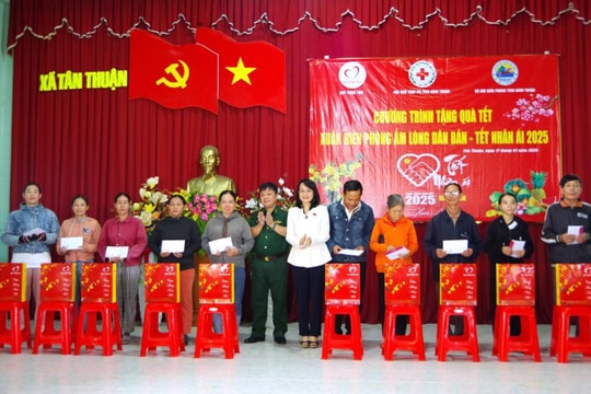 Bình Thuận: Hơn 2.400 phần quà đến với người nghèo